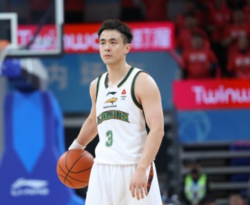 足球-赵继伟14+6+11辽宁力克福建 付豪22分莫兰德20+15